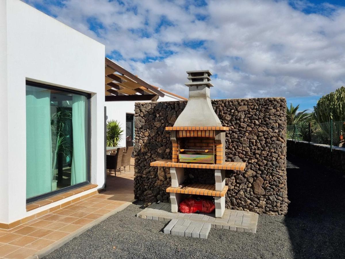 Beautiful Spacious Villa With Private Heated Pool In Lajares Luaran gambar